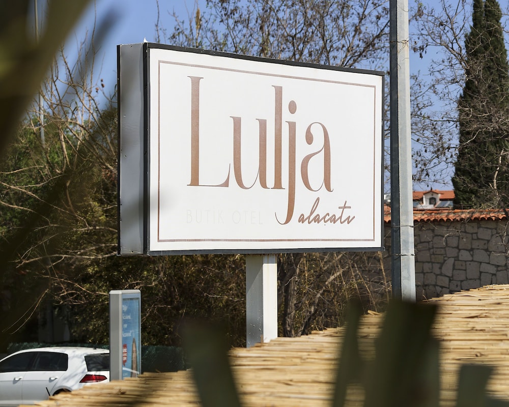 Lulja Alacati 3/40