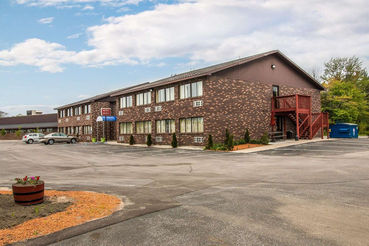 Rodeway Inn Muskegon Airport MI 32/33