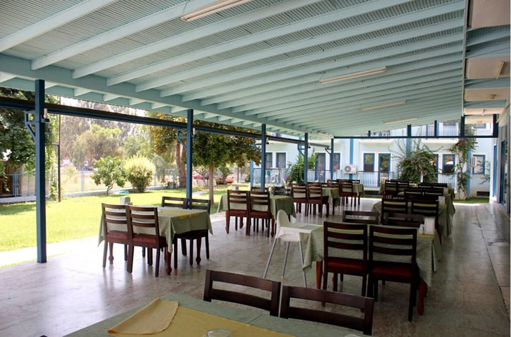 Aymes Hotel 13/23