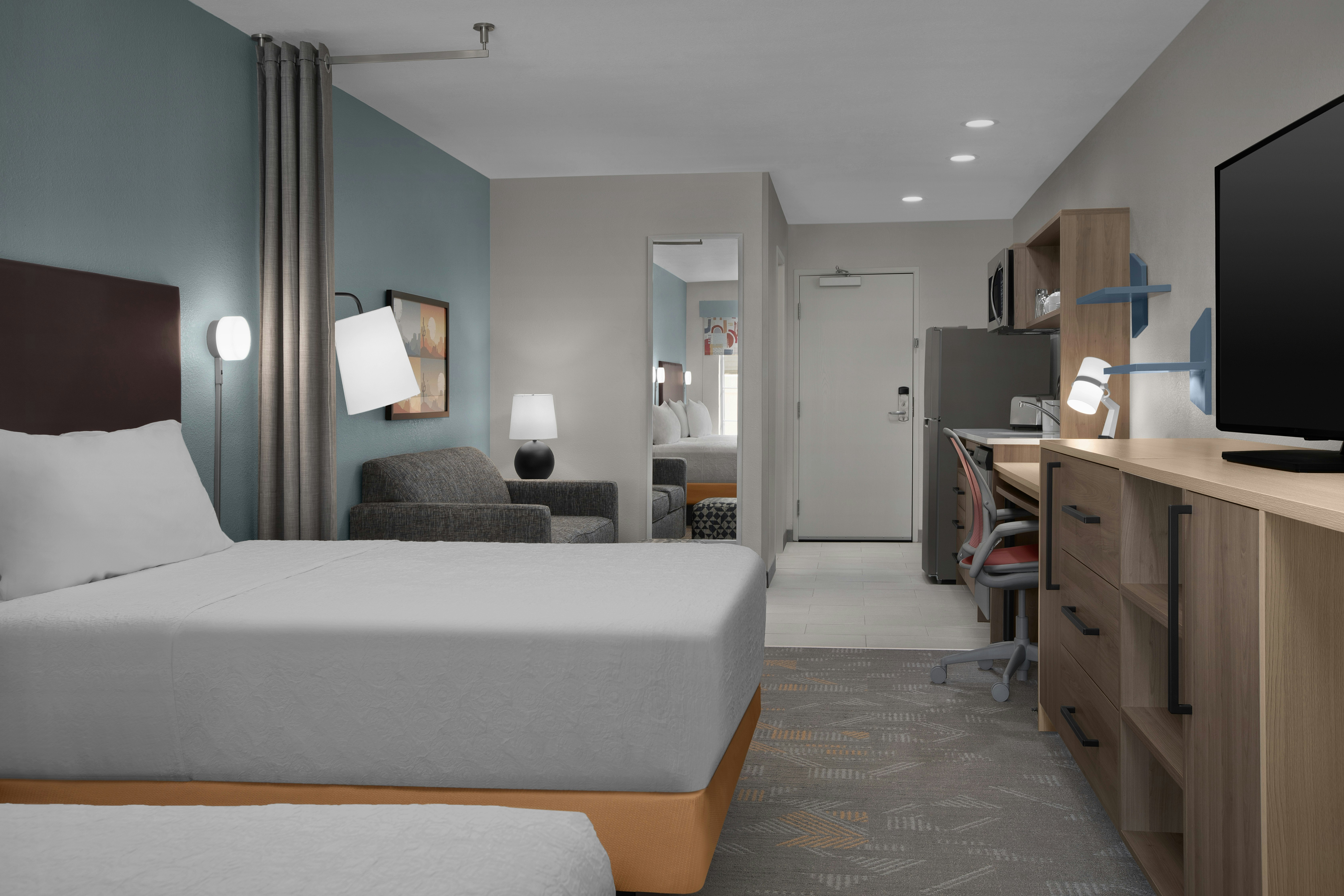 STUDIO, 2 QUEEN BEDS, BALCONY, ACCESSIBLE