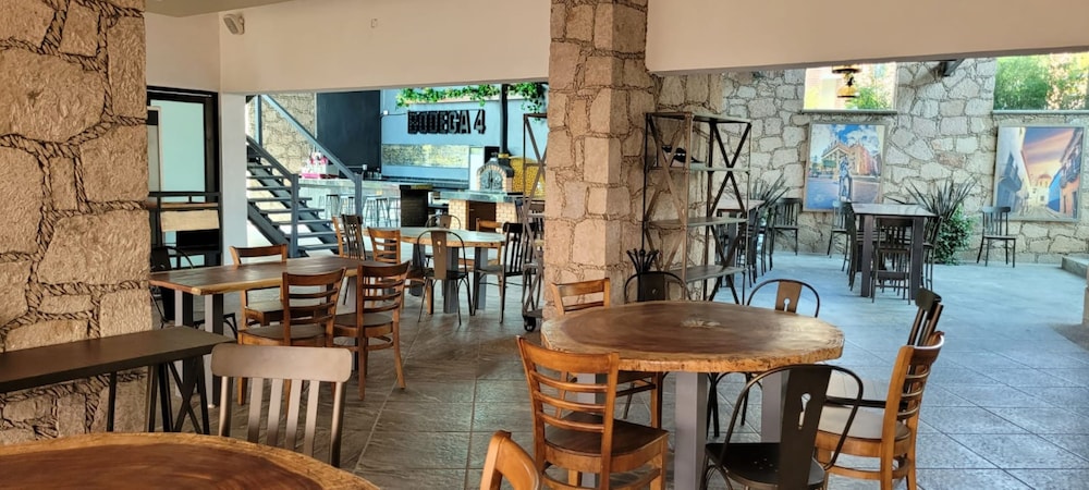 Valenciana Midway Inn 32/50
