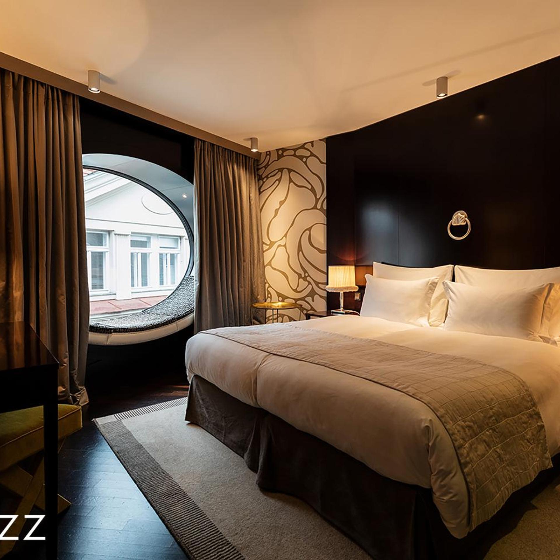 Topaz, Deluxe, King Bed