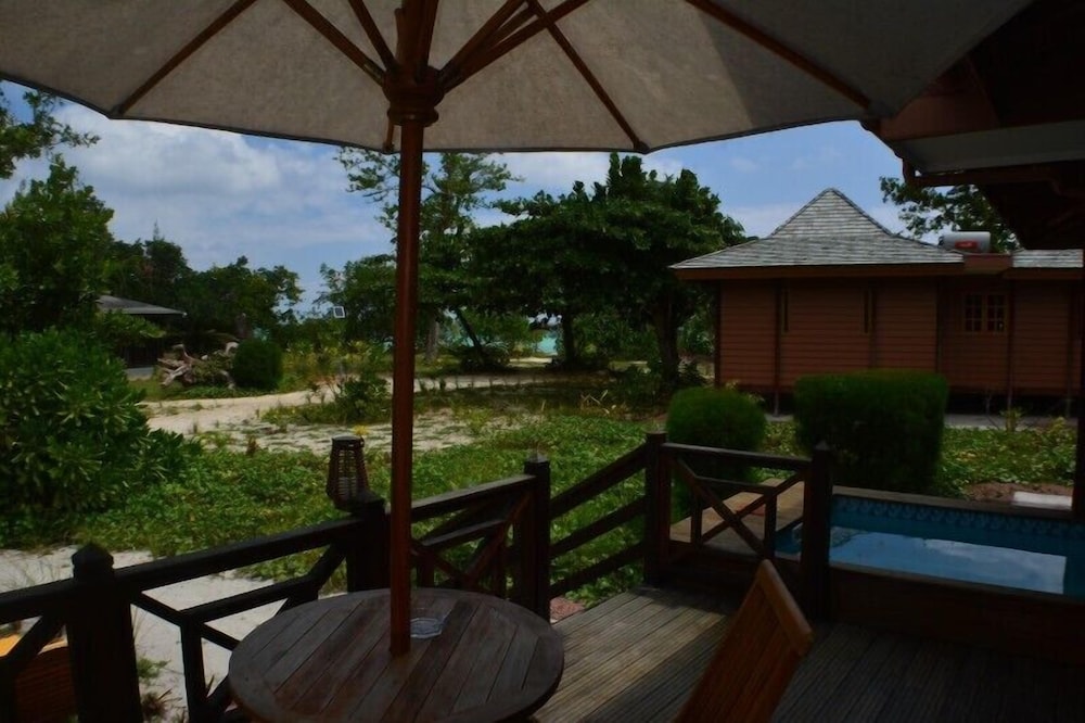 Heliconia Grove 24/46