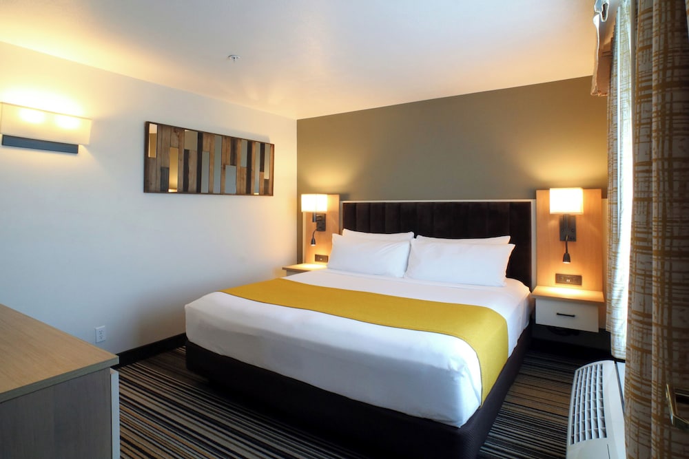 Oxford Suites Spokane Valley 16/64