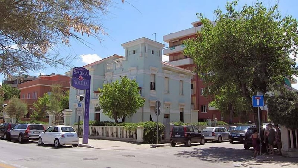 Sabra Hotel 27/35