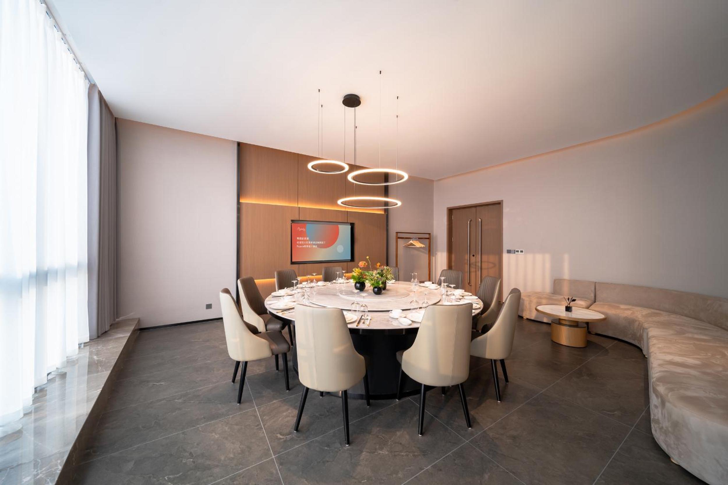 Pagoda Hotel Chongqing Jiefangbei Hongya Cave Raffles store 71/74