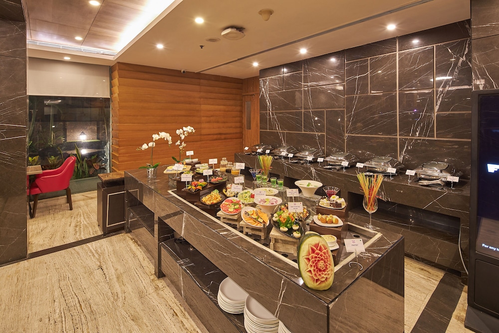 Lemon Tree Premier, Navi Mumbai 53/67