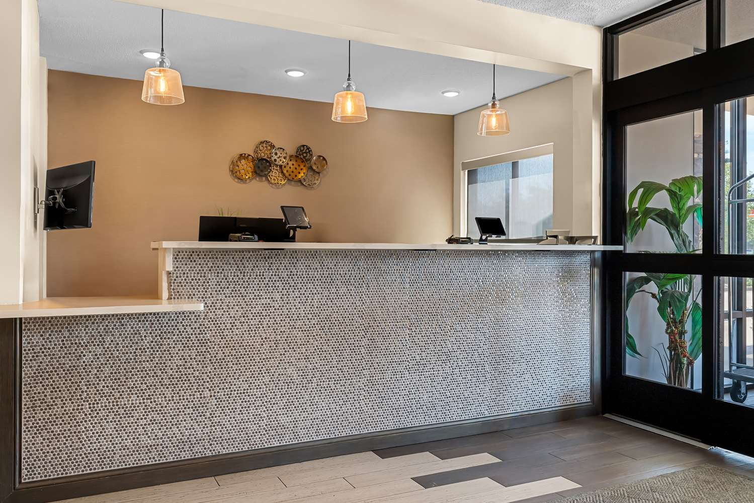 Best Western University Inn 8/39