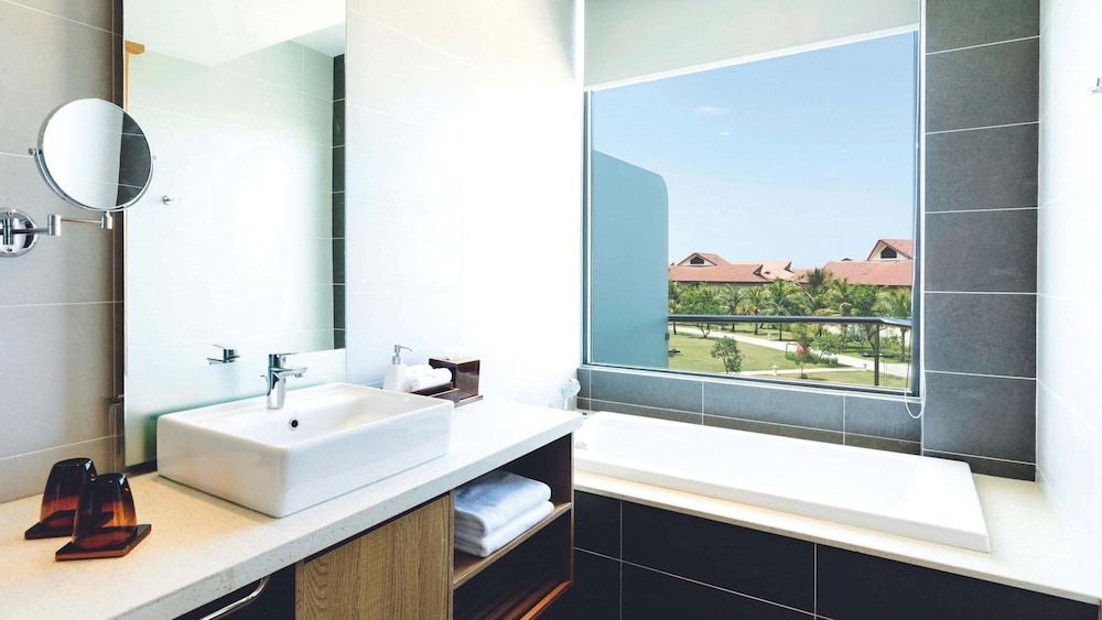 ROBINSON Nam Hoi An 49/50