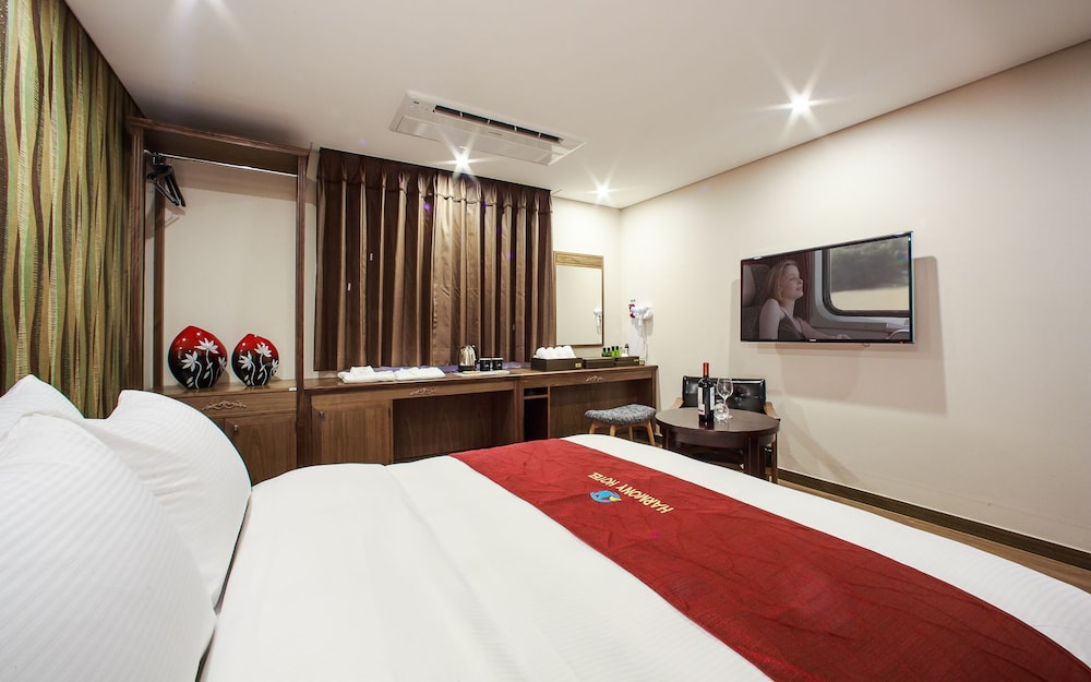DELUXE, DOUBLE BED