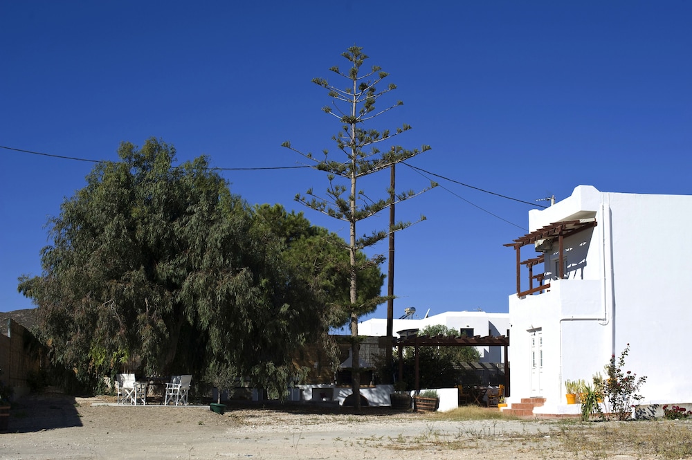 Tsakanos Studios 4/50