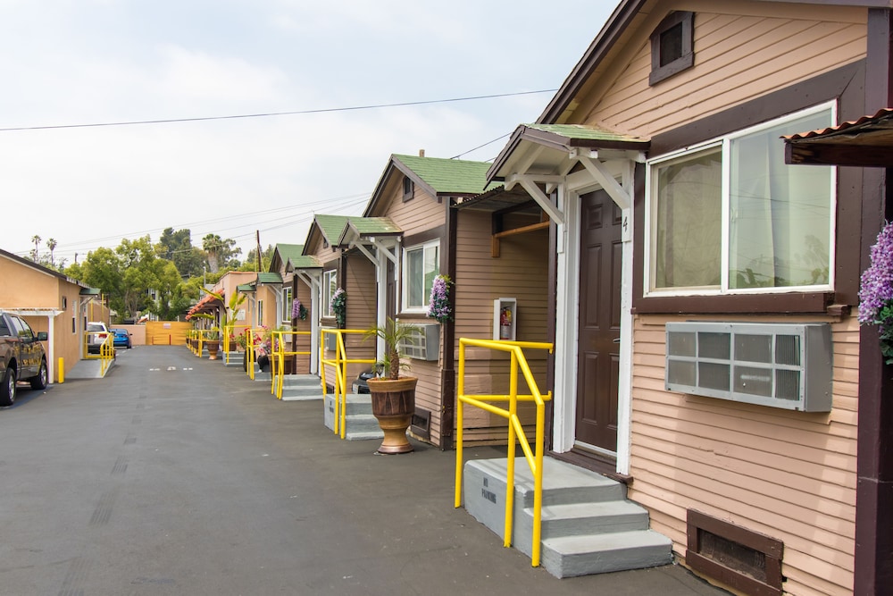 Lincoln Park Motel 1/50
