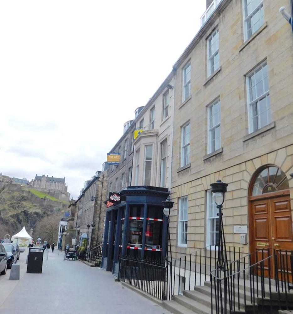 Edinburgh Castle Apartments And Suites 45/55
