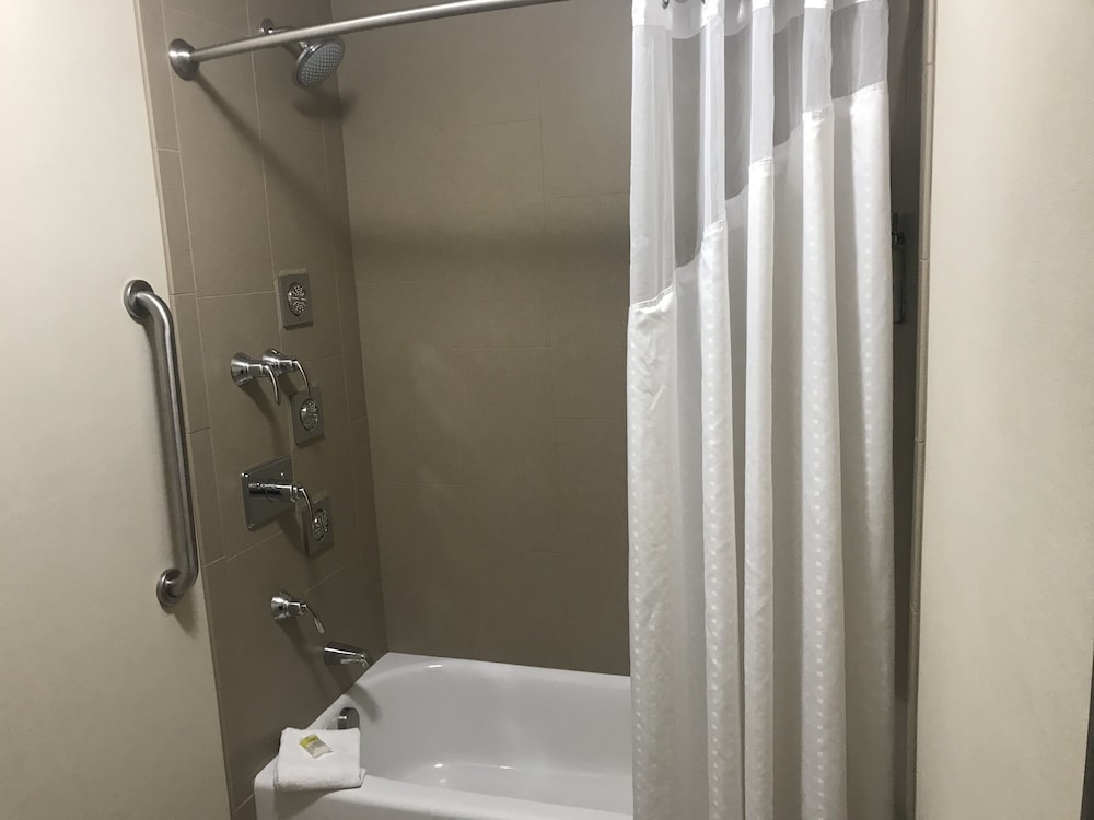 Holiday Inn Express Spokane Valley 16/65