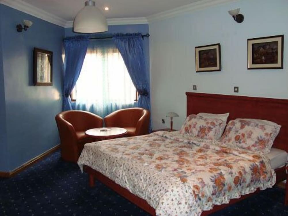 Solitude Hotel Victoria Island 7/30