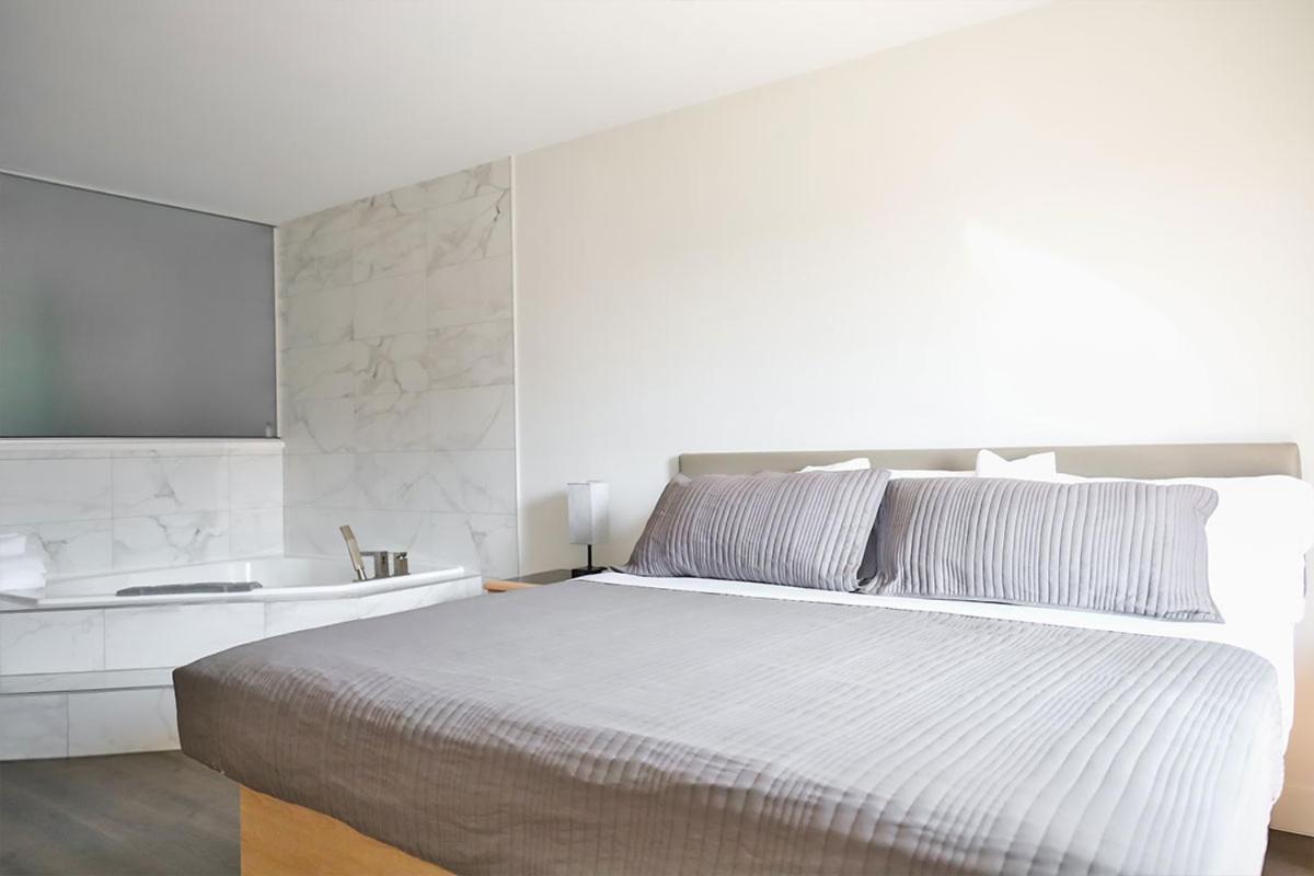 Travelodge by Wyndham Mascouche 6/28