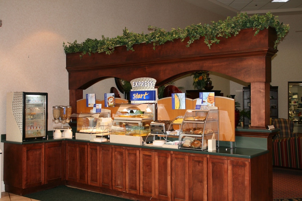 Holiday Inn Express Hotel And Suites Corinth 32/34
