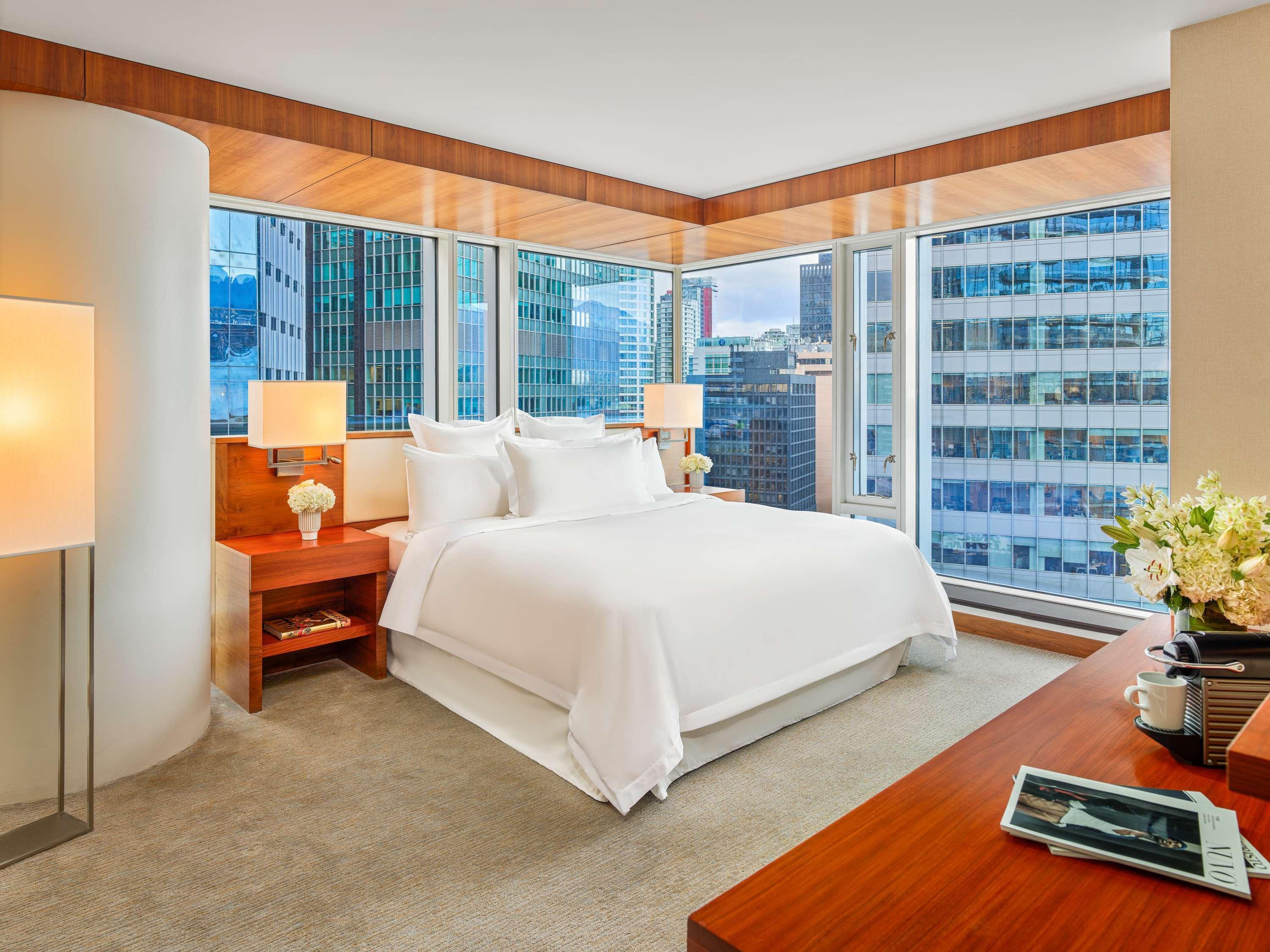 جناح بإطلالة على المتنزه، Fairmont Pacific Rim 2/3