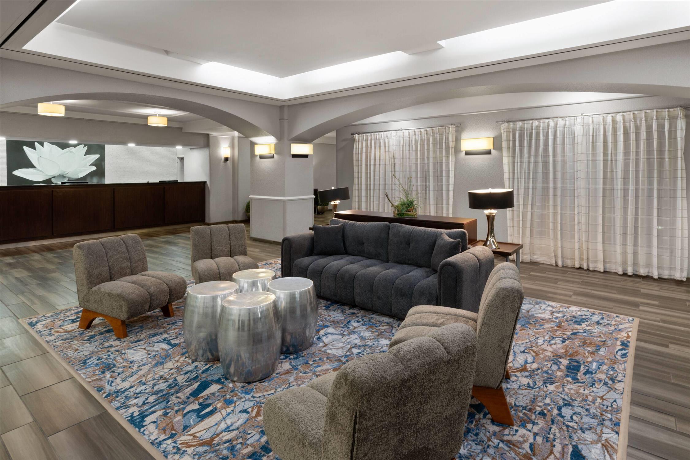 La Quinta Inn & Suites by Wyndham San Antonio Airport 36/63