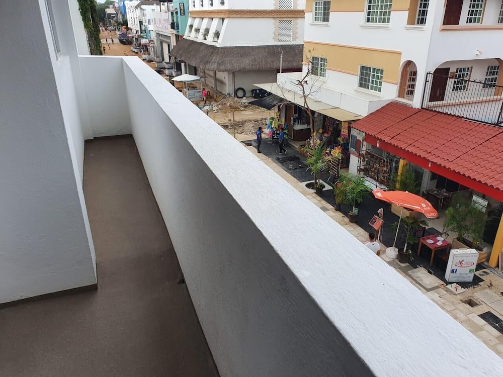 Mar Azul Suites 49/67