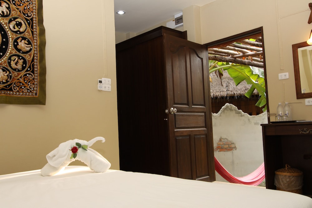 Lanta Castaway Beach Resort 29/50