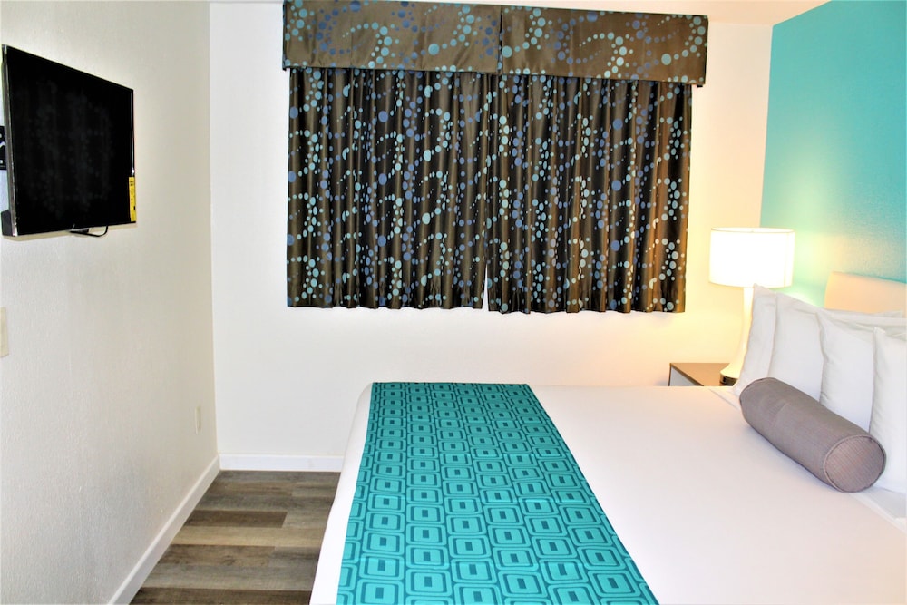 جناح استوديو بسرير كينج مع أريكة، Howard Johnson Suites by Wyndham San Diego Chula Vista/BayFt 6/8
