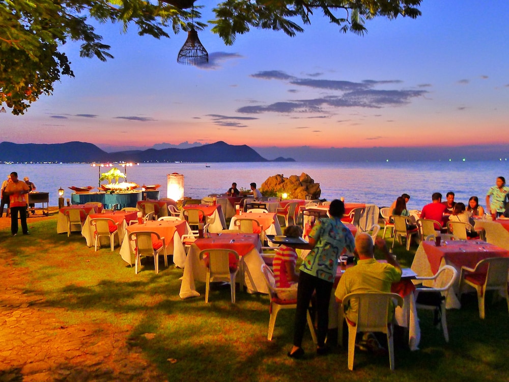 SUNSET VILLAGE BEACH RESORT 32/50