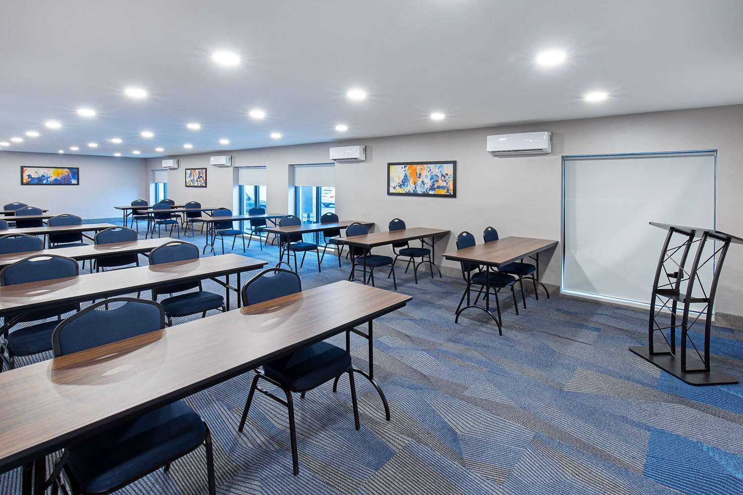 La Quinta Inn & Suites by Wyndham Nashville Airport 45/63