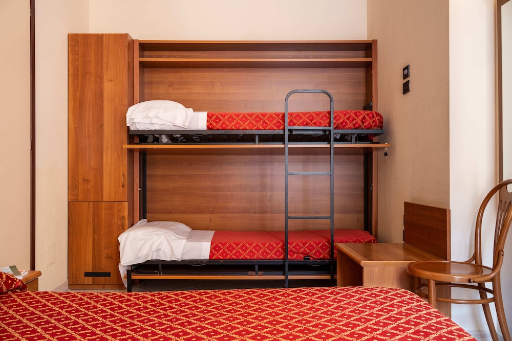 Hotel Careni Villa Italia 26/62