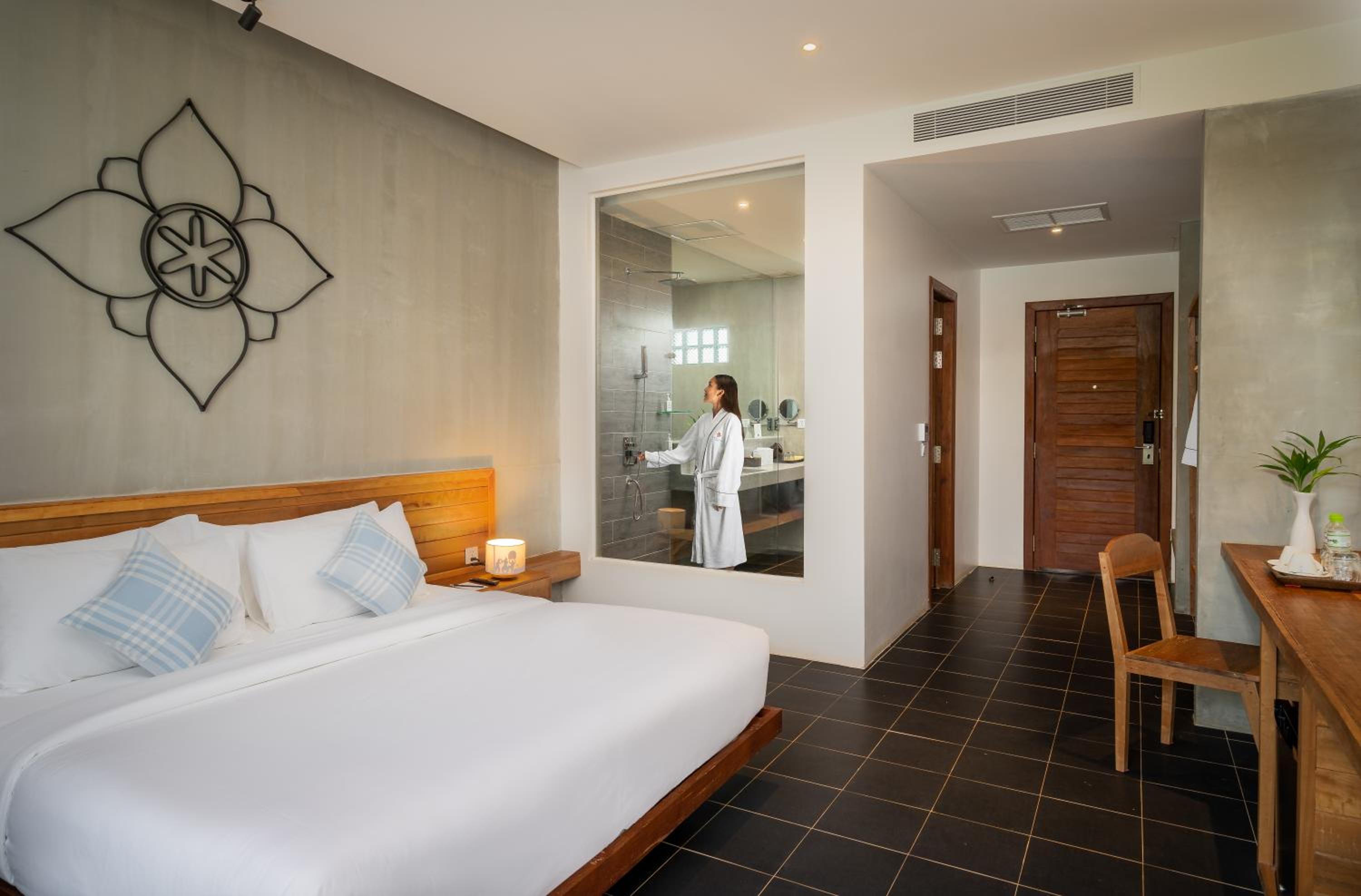 Deluxe, Double Bed, Pool View, Balcony