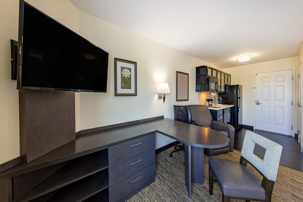Candlewood Suites Springfield South 4/43