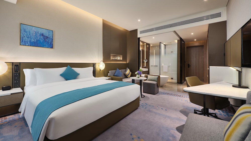 Crowne Plaza Wuhan Development Zone 19/82