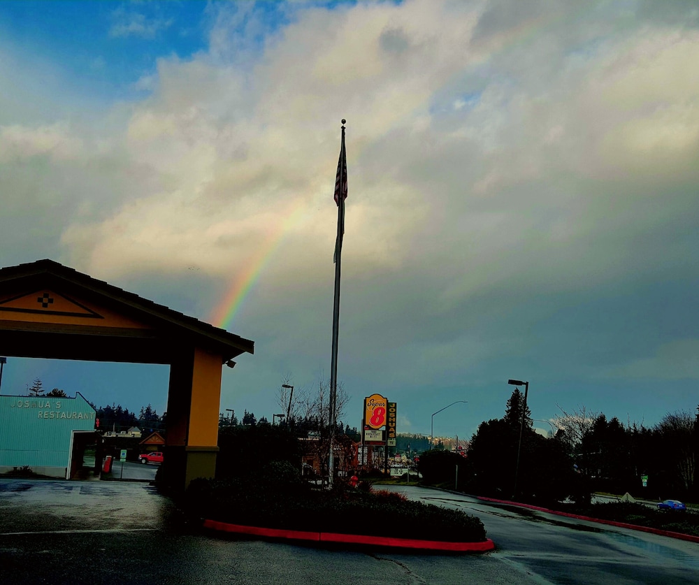 Super 8 By Wyndham Port Angeles At Olympic National Park 21/33