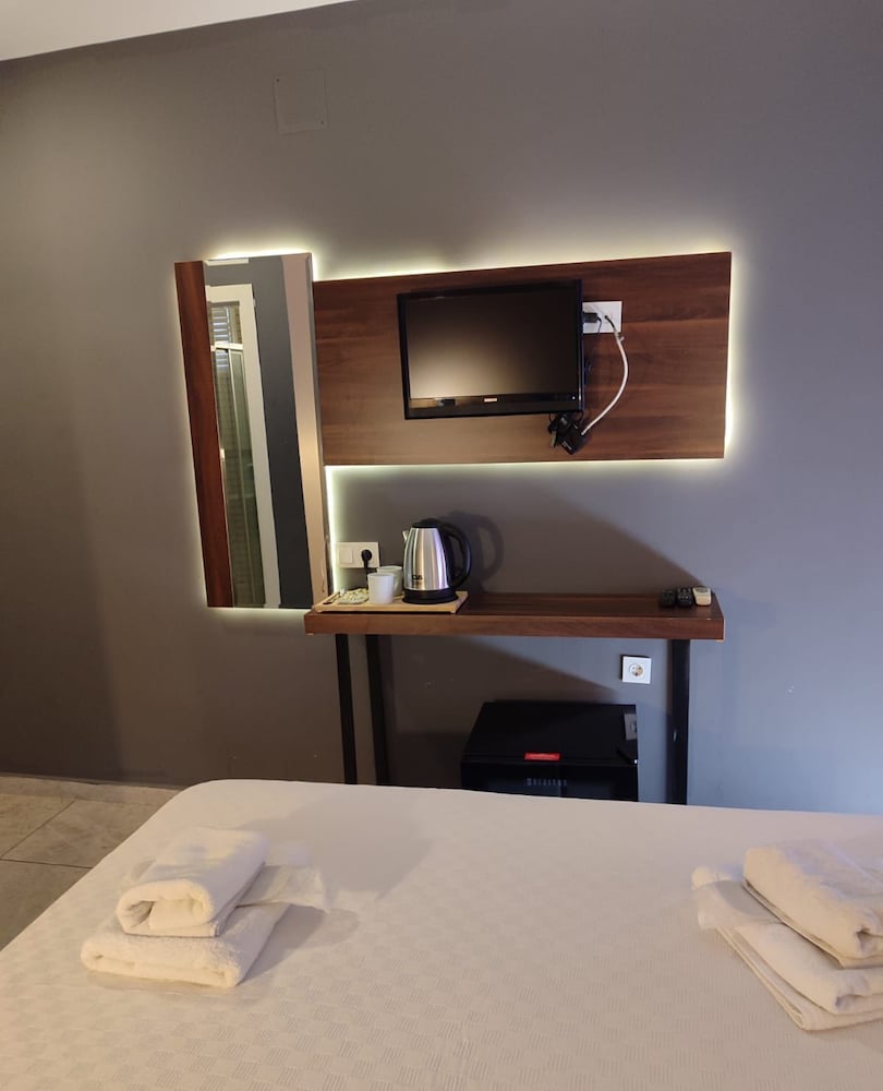 Avisos Hotel and Apartment 49/50