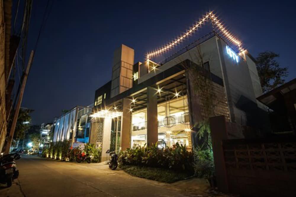 Isty Hotel 5/61