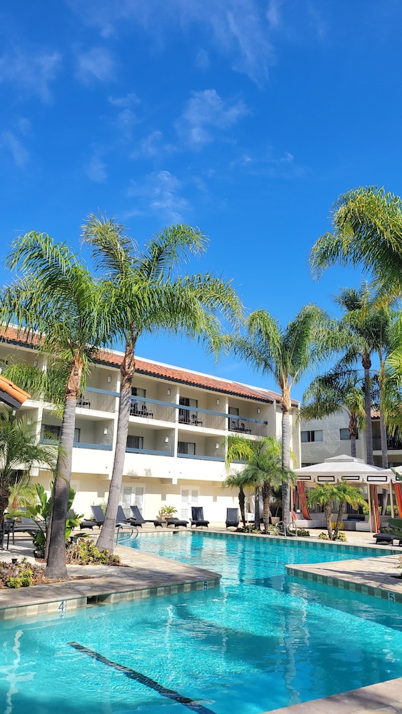 Atrium Hotel at Orange County Airport 7/61