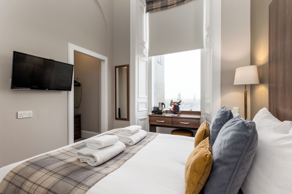 28 York Place 24/56
