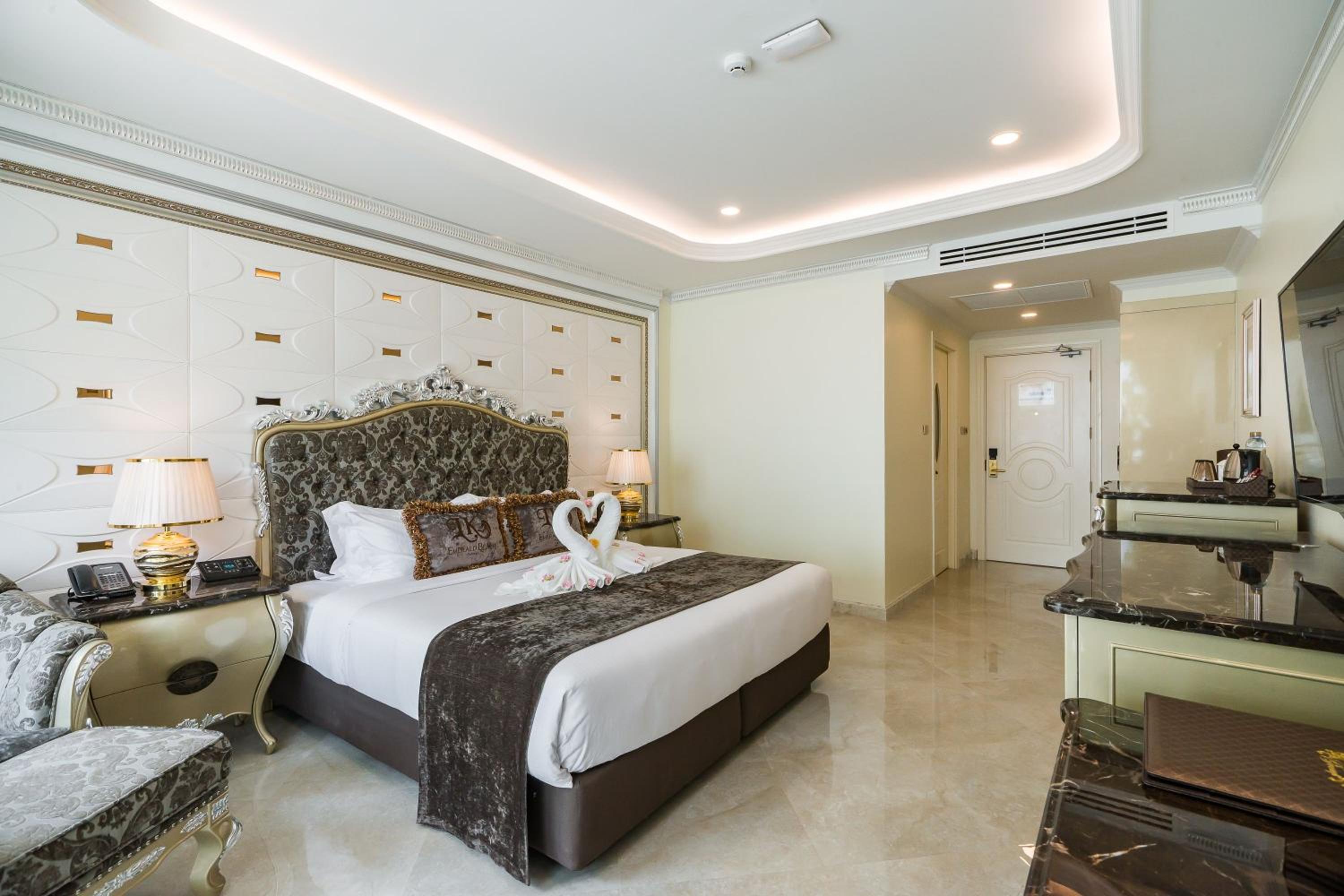 Deluxe Pool Access، LK Emerald Beach 3/10