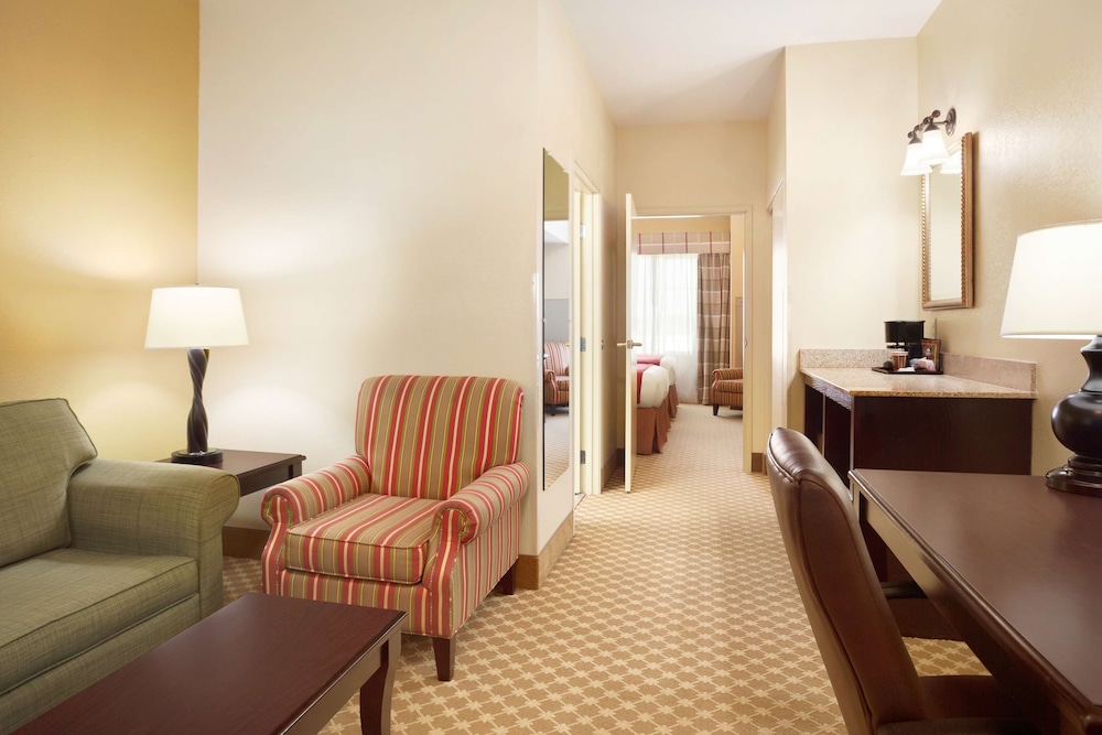 Country Inn & Suites by Radisson, Conway, AR 27/36