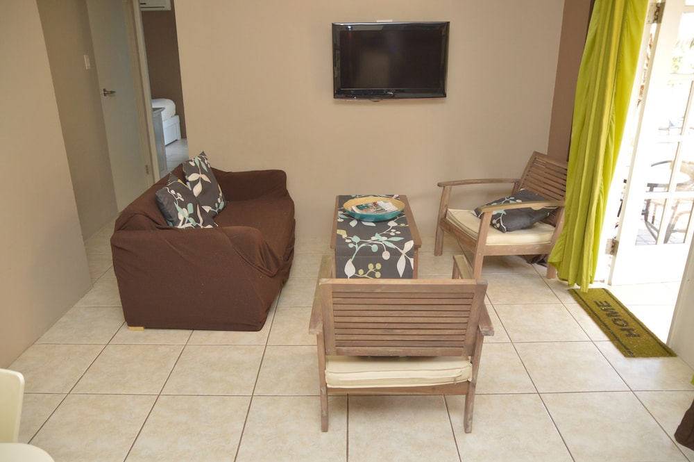 ARUBA TROPIC APARTMENTS 10/31