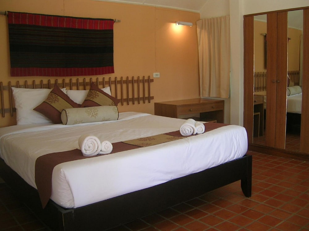 Lawana Escape Beach Resort 9/50