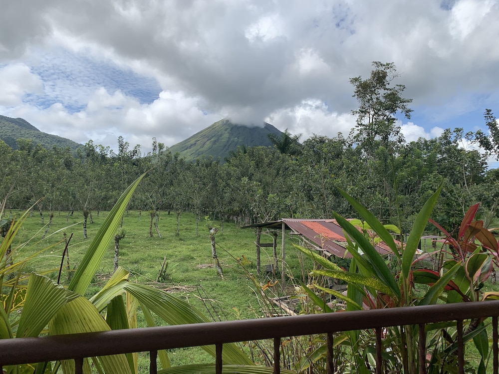 Aunty Arenal Lodge 46/50