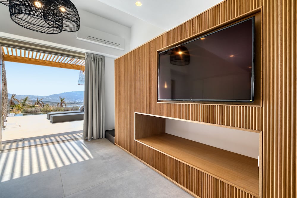 Panormos Bay Suites 7/48