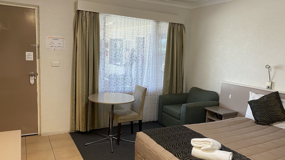 Sapphire City Motor Inn Inverell 31/34