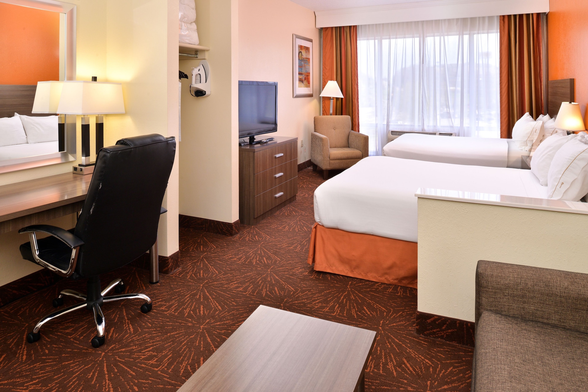 جناح بسريرين كوين مع أريكة، Holiday Inn Express Hotel And Suites Chattanooga At Lookout Mtn Tn 7/10