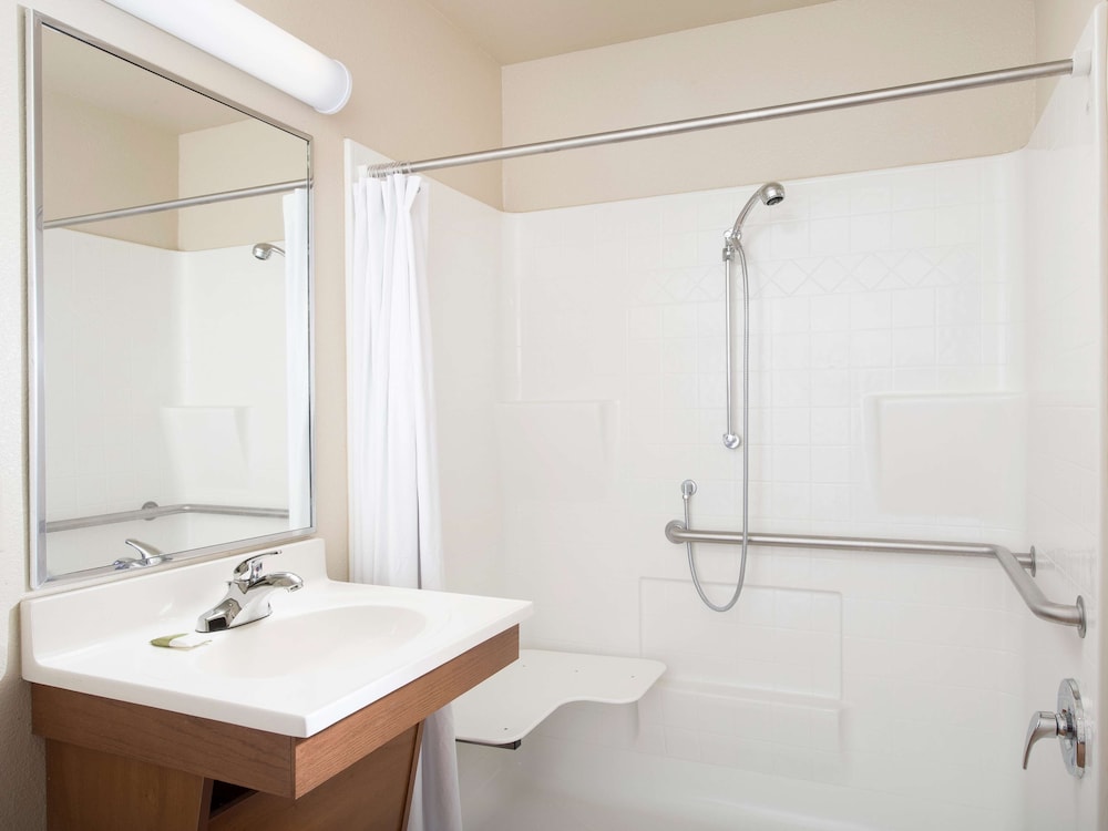 Extended Stay America Select Suites - Kansas City - Stadium 12/43