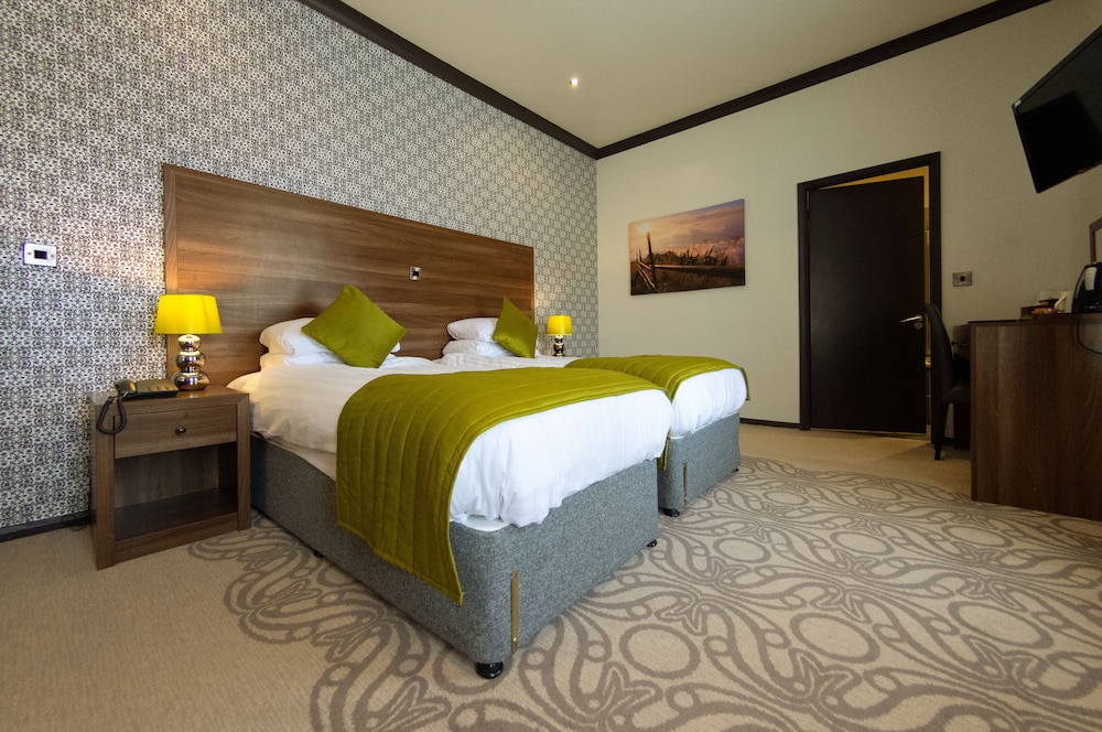 The Carlton Manor Hotel 15/36