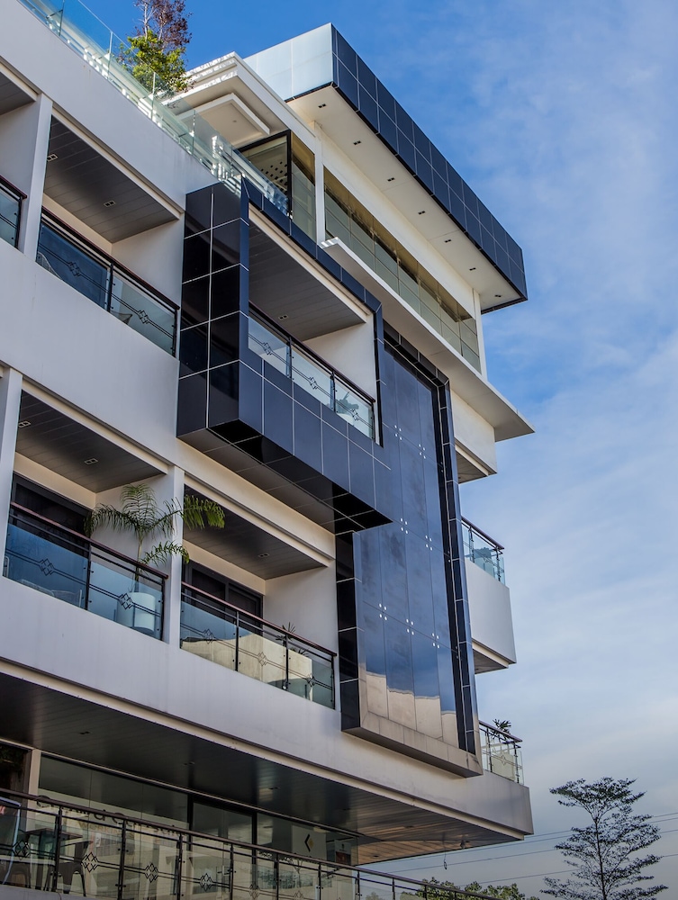 Stonehill Suites 3/65
