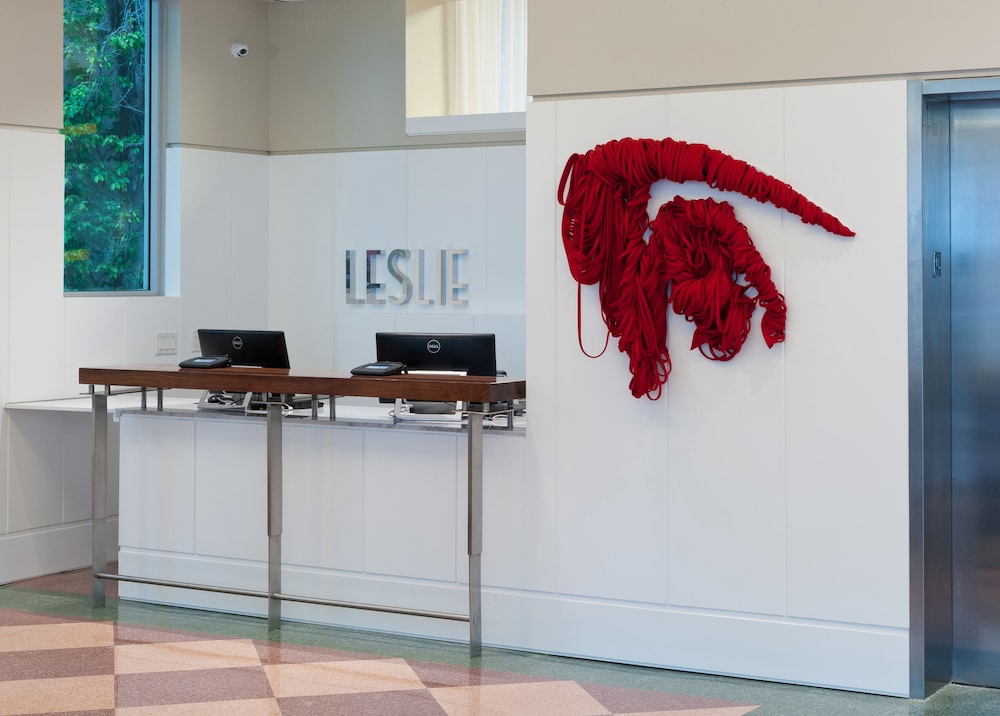 Leslie Hotel Ocean Drive 10/66