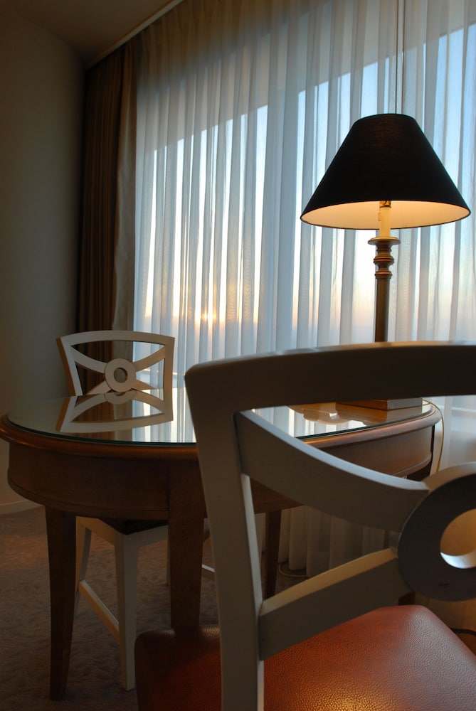 Yokohama Royal Park Hotel 23/24
